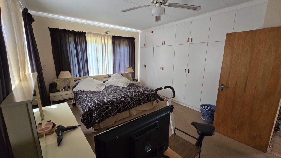 4 Bedroom Property for Sale in Wellway Park Western Cape